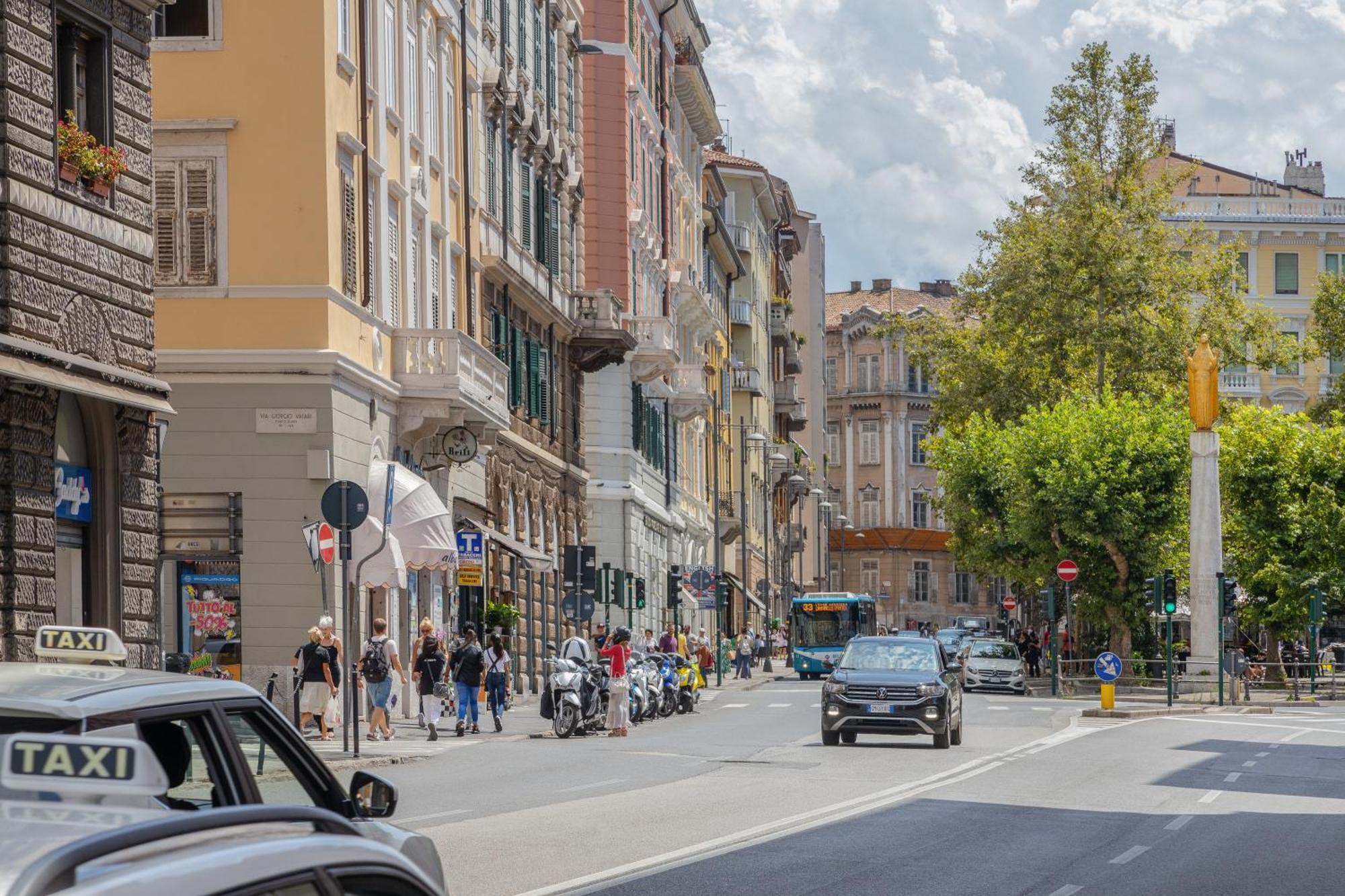 Blake, Attico Centrale Con Parcheggio A Triest Zewnętrze zdjęcie
